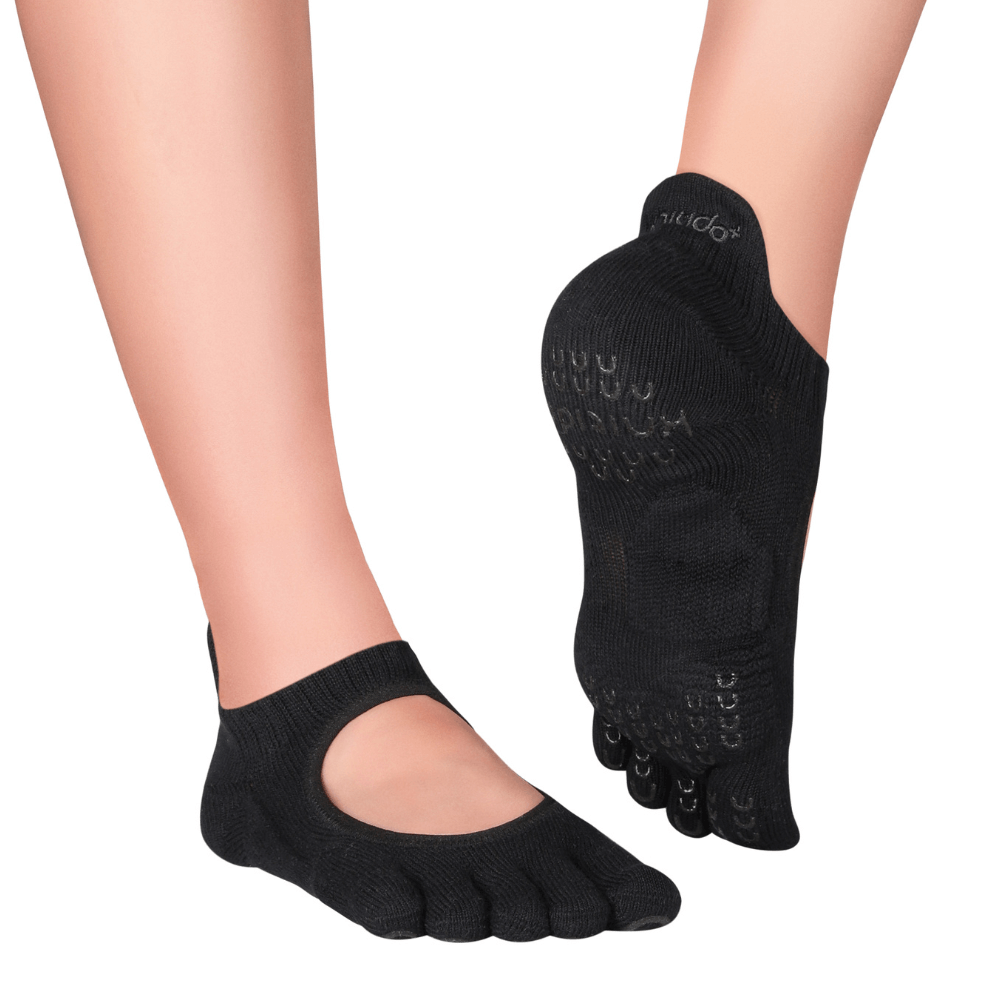 open sneaker toe socks for pilates and yoga with pads and ABS from Knitido Plus in black