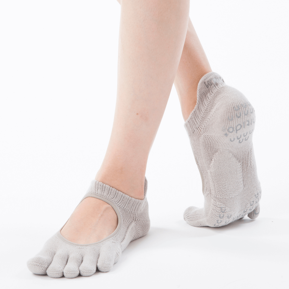 Open sneaker toe socks for Pilates and yoga with padding and ABS from Knitido Plus in gray