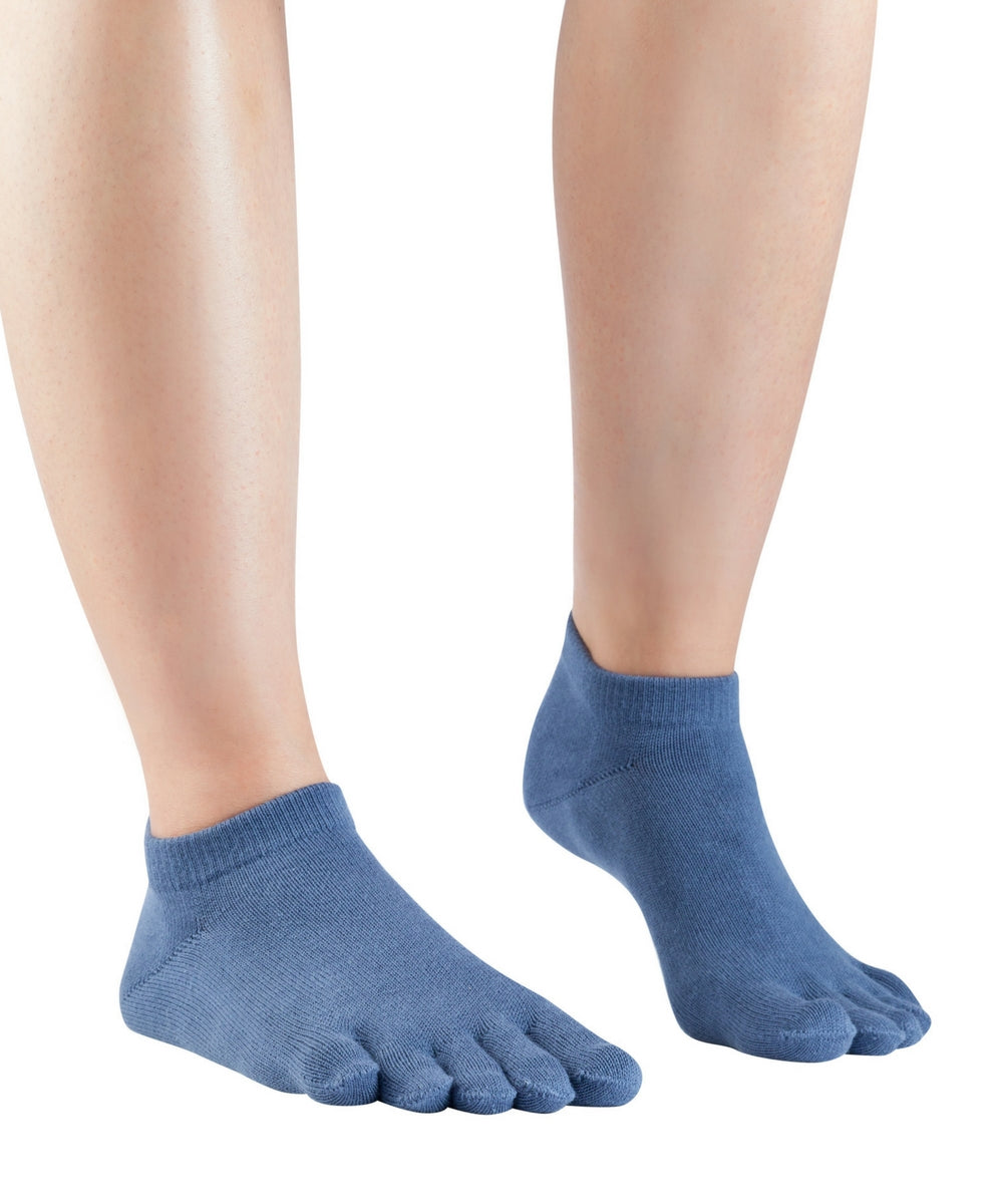 Knitido SHORT COTTON EVERYDAY TOE SOKS in blue 