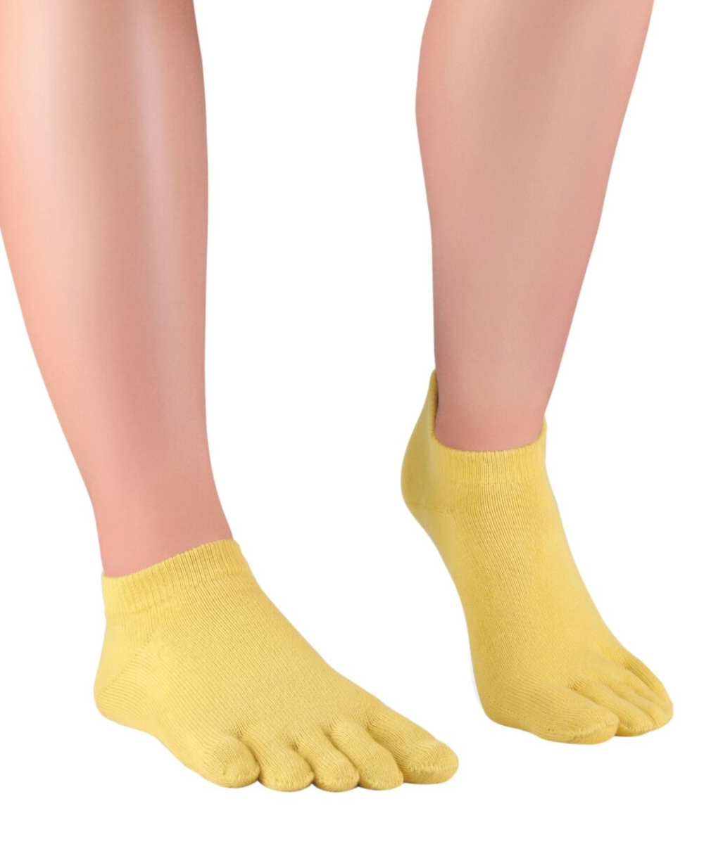 Knitido SHORT COTTON EVERYDAY TOE SOKS in yellow 