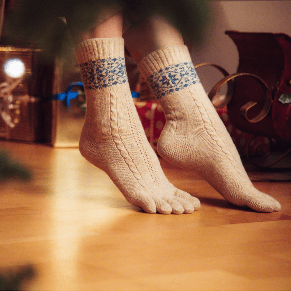 Christmas feeling Mérinos & Cachemire chaussettes à orteils avec motif beige bleu clair cosy wool toe socks beige light blue