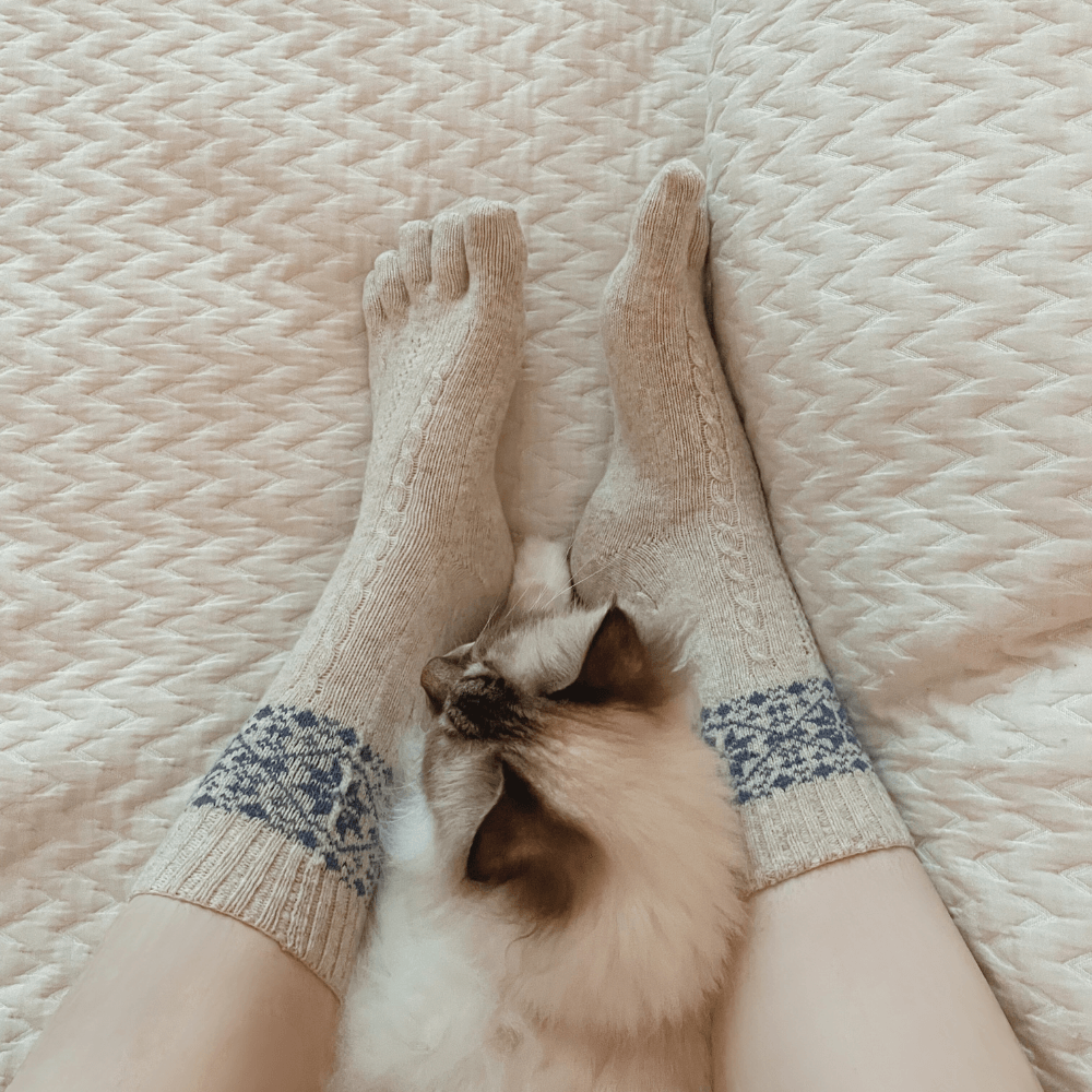 Merino & Cashmere Toe Socks with Pattern beige light blue cosy wool toe socks beige light blue