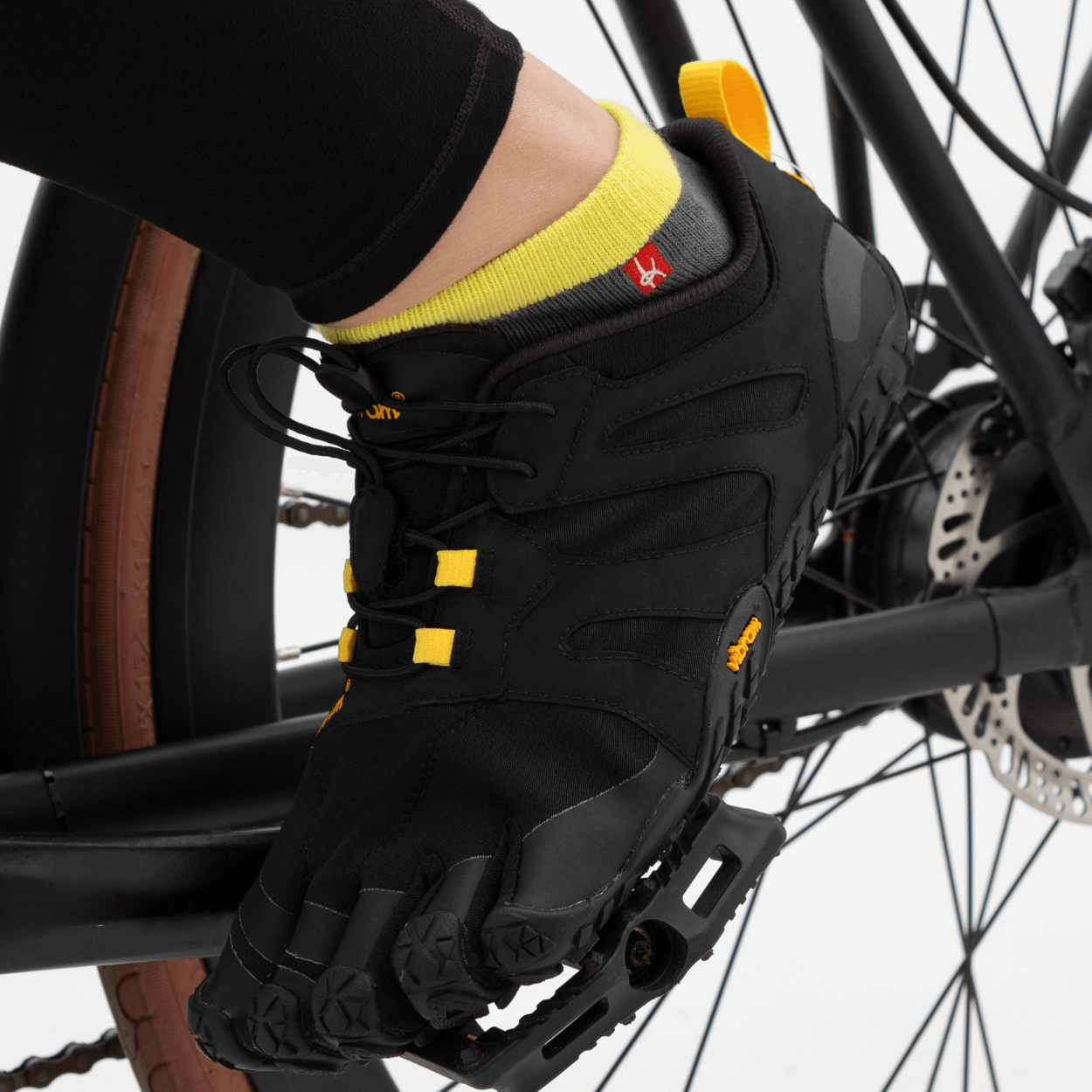 Lightweight toe socks for sport and leisure, ideal for cycling