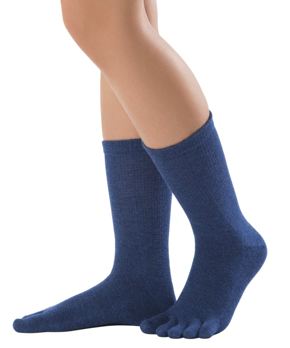 Knitido nogavice iz merino volne in bombaža za jesen in zimo v modri barvi
