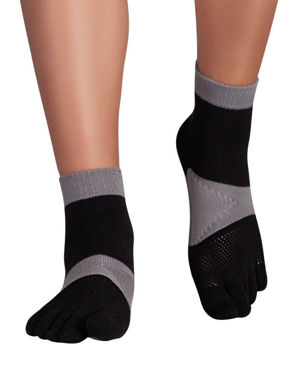 Knitido SPORT-chaussettes à orteils LONGUES DURÉES AVEC GRIP, ARCH SUPPORT ET TECHNOLOGIE NATURELLE OFFRANTE en noir et gris 