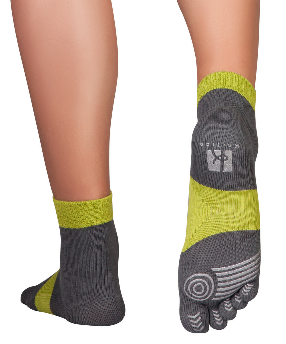 Knitido SPORT-chaussettes à orteils LONGUES DURÉES AVEC GRIP, ARCH SUPPORT ET TECHNOLOGIE NATURELLE OFFRANTE en gris et vert