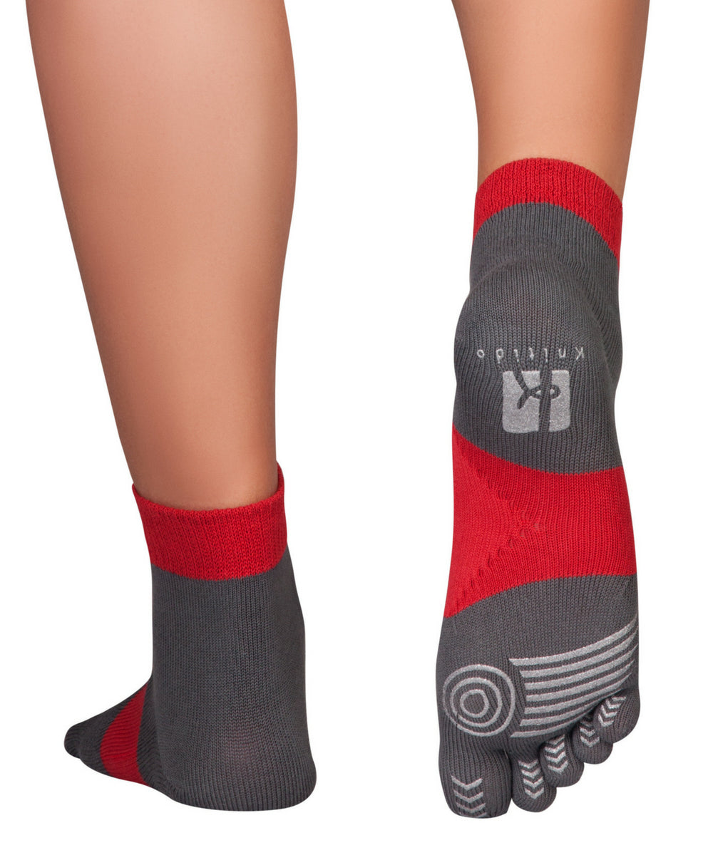 Knitido SPORT-chaussettes à orteils LONGUES DURÉES AVEC GRIP, ARCH SUPPORT ET TECHNOLOGIE NATURELLE OFFRANTE en gris et rouge