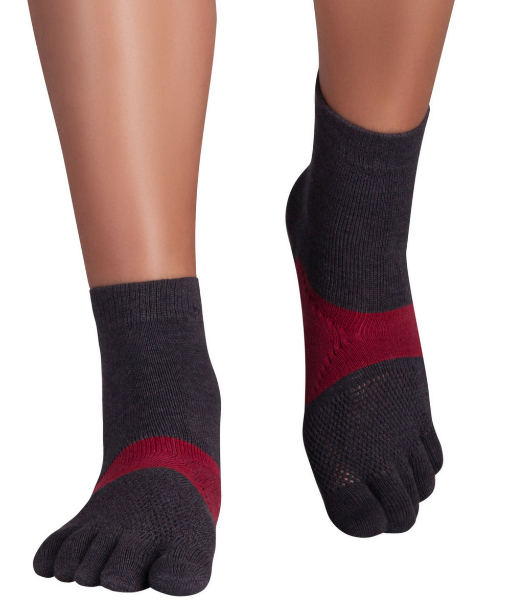 Knitido Marathon toe socks for sports and long distance running - gray / crimson