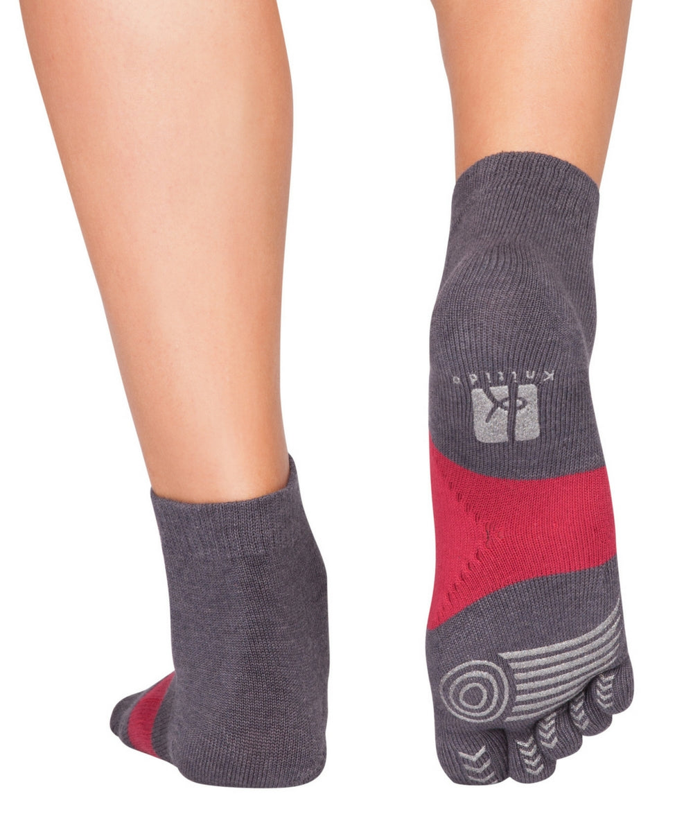 Knitido Marathon chaussettes à orteils pour le sport et les courses de longue distance - gris / rouge carmin _arrière