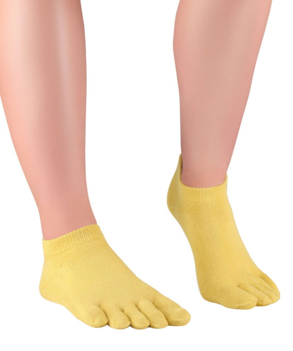 Kratke nogavice iz bombaža za vsak dan v rumeni barvi 