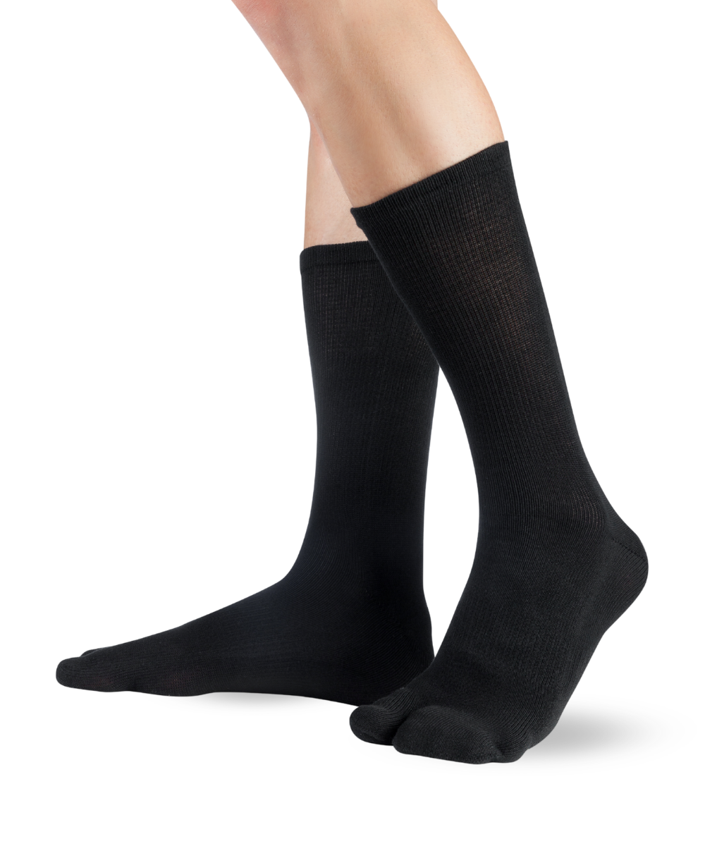 Knitido traditionals calf length tabi socks from cotton in black
