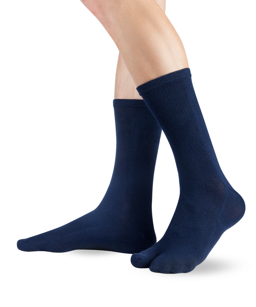 Knitido traditionals calf length tabi socks from cotton in navy