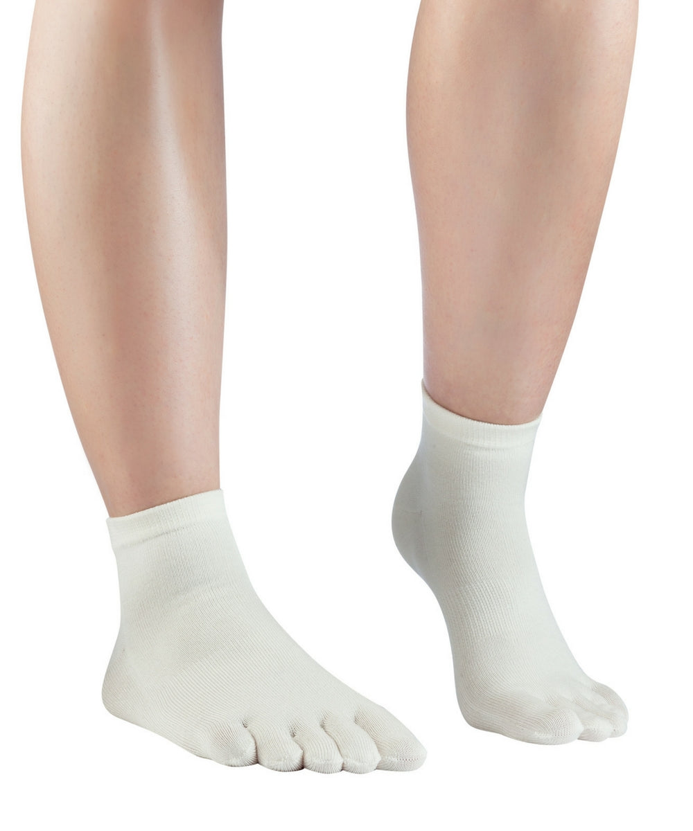 Knitido Silkroad seta calze con dita - lunghezza alla caviglia in bianco - frontale 