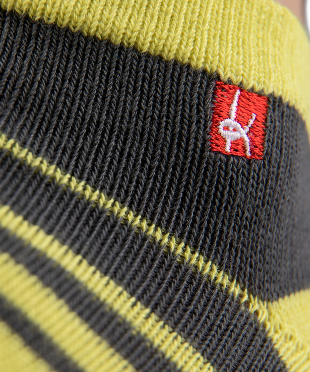 Knitido Track and Trail Spins calze con dita Sneaker con logo giallo Coolmax Ladies Uomo Close up