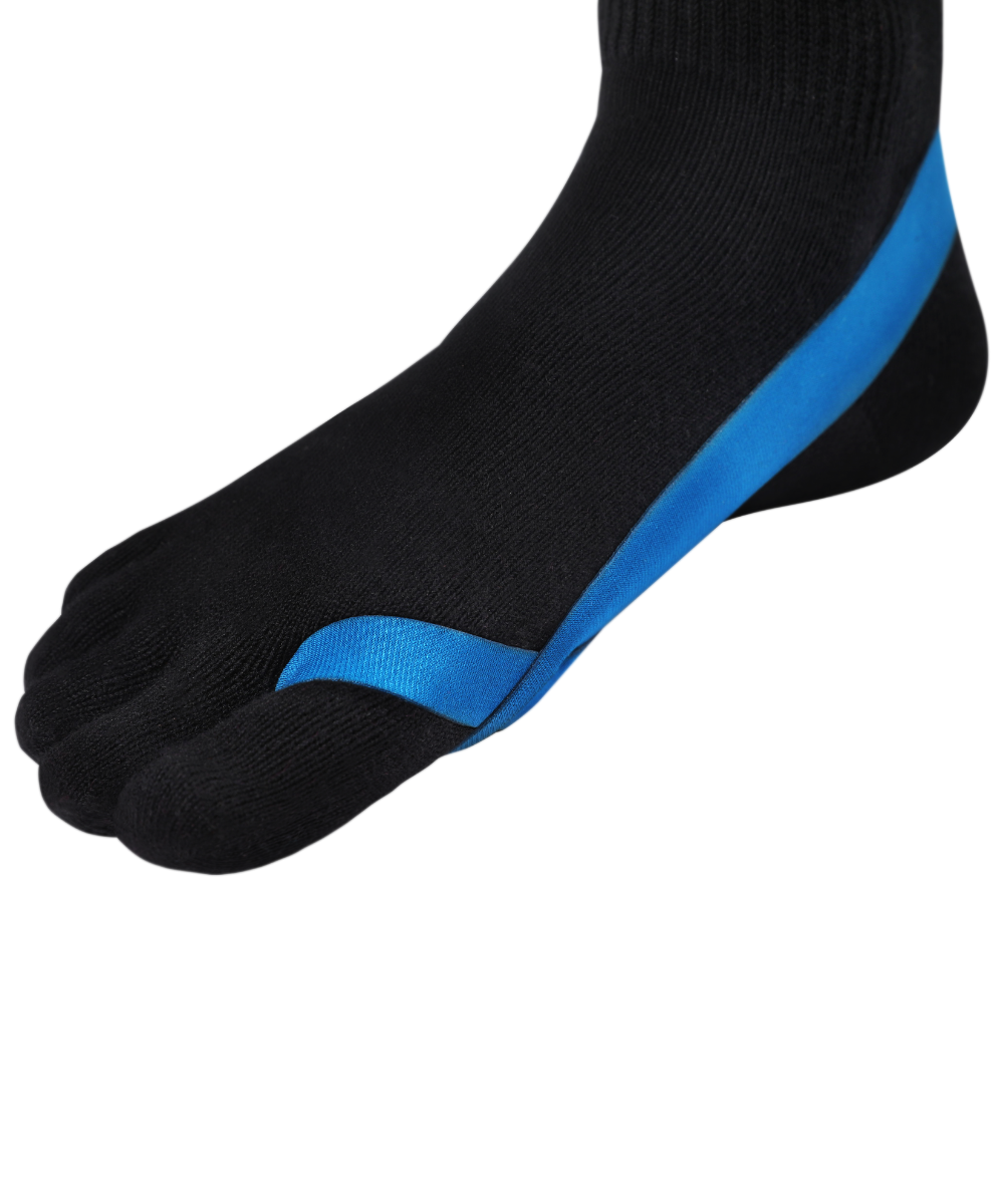 Taping Loops pour hallux valgus et orteil en marteau en bleu sur chaussettes à orteils 
